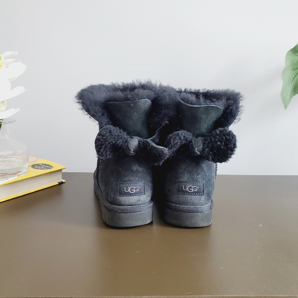 ugg fluff bow mini